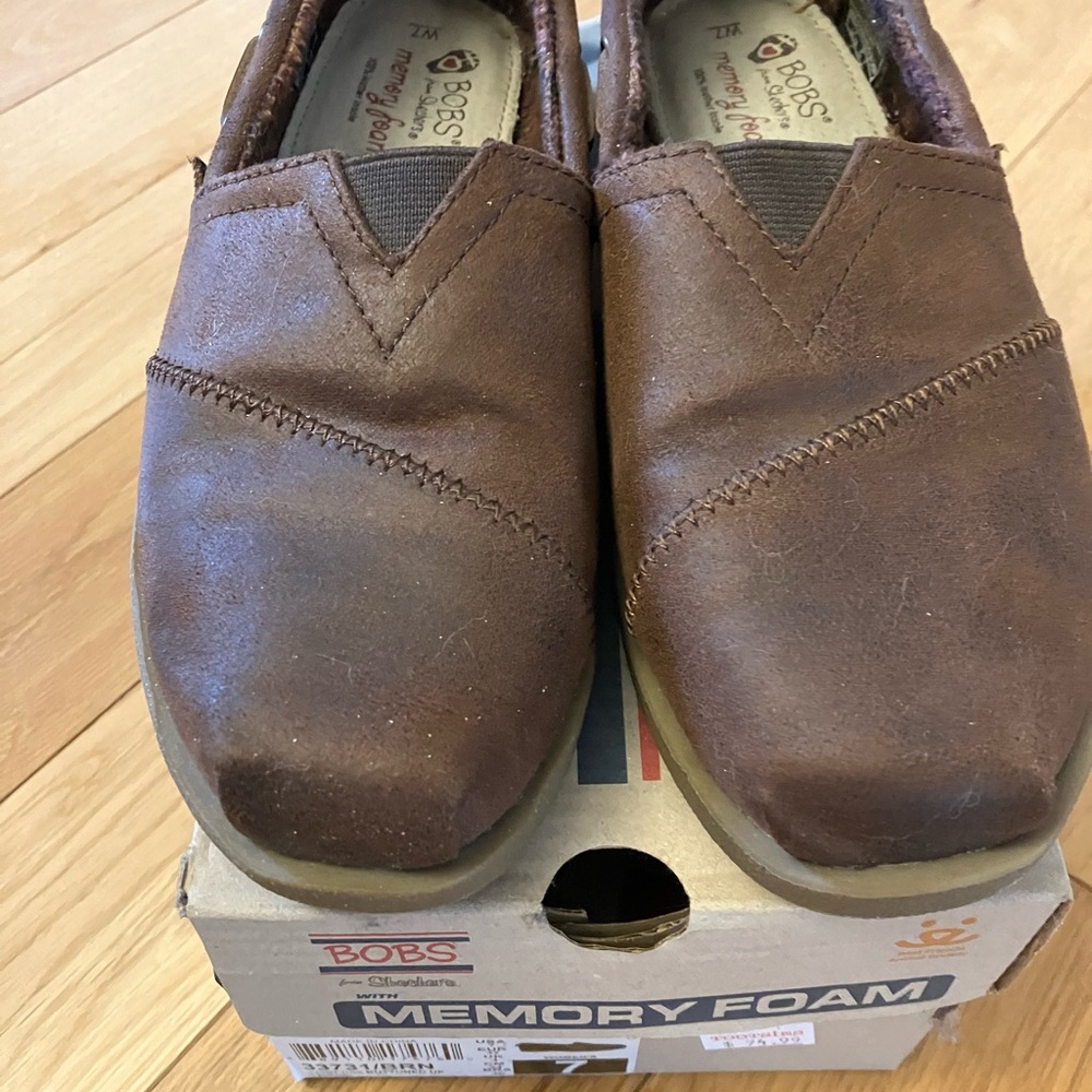 Barely worn leather Bob’s, size 7.